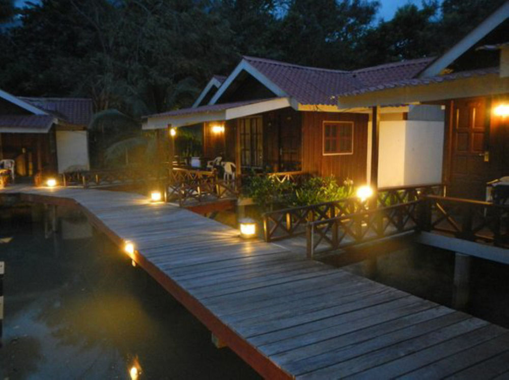 Paya Beach Spa&Dive Resort Kampung Genting Bagian luar foto